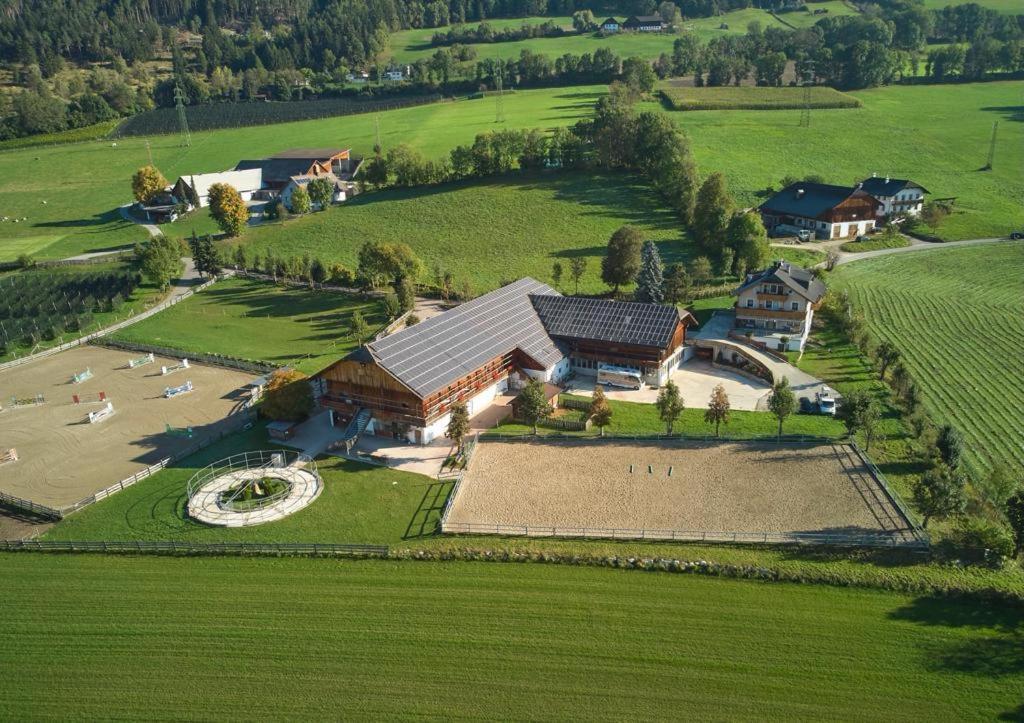 Schoenhuberhof Apartment Panoramablick Brunico Exterior foto